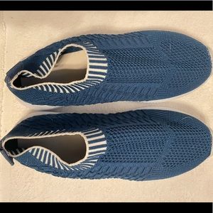 Blue comfortable shoe